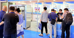 易純凈化攜新款檔案除塵亮相2025上海智慧檔案展覽會